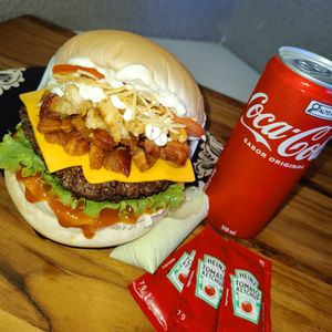 imagem do produto 🍔Burger Bacon com frango + Coca lata