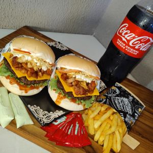 imagem do produto 2x Burger Bacon com frango + batata frita + coca de 1,5L