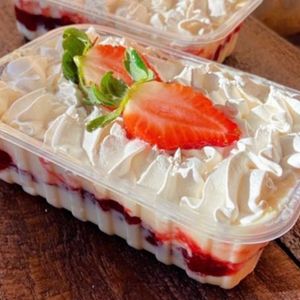 imagem do produto Pavê de Ninho Com Morangos