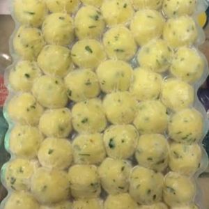 imagem do produto Bolinho bacalhau ( congelado ) média de 40 bolinhos.