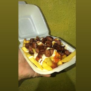 imagem do produto 🍟🌭 Batata Frita com Calabresa – Sabor que Conquista! 🌭🍟