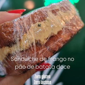 imagem do produto Sanduíche natural no pão de batata doce grelhado com recheio de frango