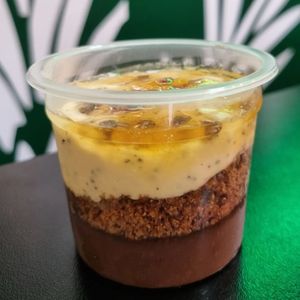 imagem do produto Mousse de maracujá com brigadeiro e crocante de castanhas