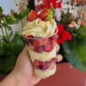 imagem do produto Copo Supremo Ninho com morango