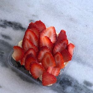 imagem do produto Fatia brownie Ninho com morango fresco