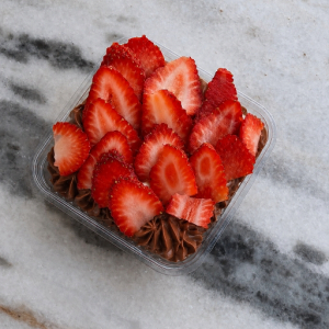 imagem do produto Fatia brownie brigadeiro com morangos
