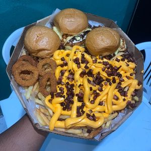 imagem do produto CAIXA TRIO DA FELICIDADE 🥰🎉🥳🍔🍟