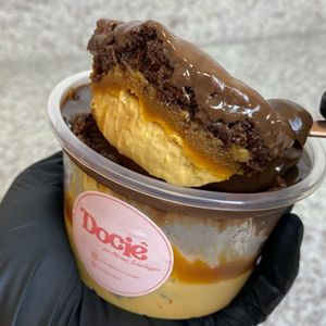 imagem do produto Brigadeiro de Café com Caramelo Salgado e Mousse de Doce de Leite