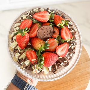 imagem do produto Bolo Vulcão Chocolate premium ( serve 12 fatias)