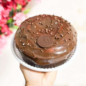 imagem do produto Bolo de cenoura com chocolate ( serve 12 fatias )