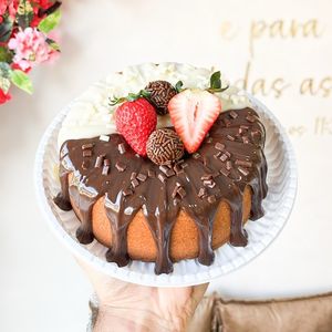 imagem do produto Afogadinho amanteigado duo decorado com brigadeiro e morangos.