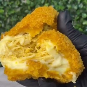 imagem do produto COXINHAS DE FRANGO COM REQUEIJÃO CREMOSO (SABOR FRANGO) 