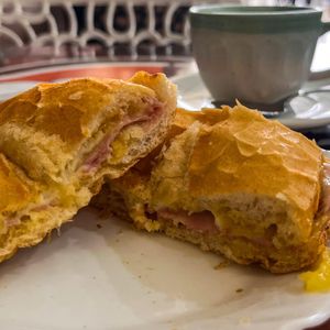 imagem do produto Pão com Ovo, Mussarela e Presunto (Mistão)