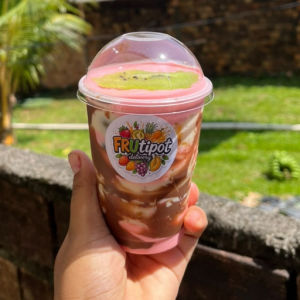 imagem do produto Salada com muse de morango com chocolate 🍓