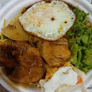 imagem do produto Frango ao molho com Batata e ovo frito 