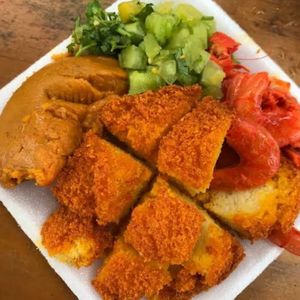 imagem do produto Acarajé com camarão cortado no prato 
