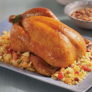 imagem do produto Frango recheado com farofa de bacon ao molho de ervas (Serve 4-6 pessoas) 3kg