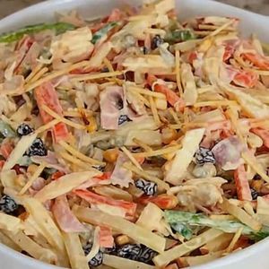 imagem do produto Salpicão de frango com uva passas (Serve de 6-8 Pessoas)