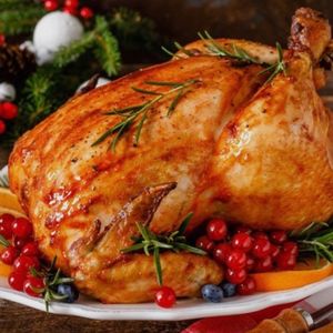 imagem do produto Peru assado com farofa de bacon e banana da terra (serve 8-10 pessoas) 5kg