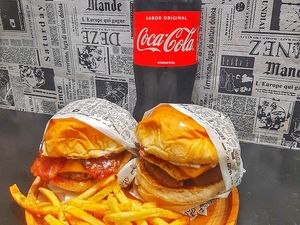 imagem do produto Combo Bom Baiano (2 burgers 2 batatas e Coca Cola 1 litro) 35% Off