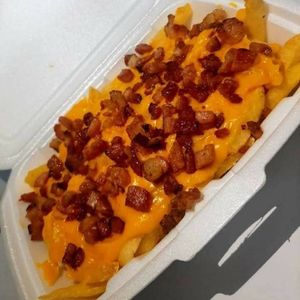 imagem do produto Fritas M c/ cheddar e bacon 
