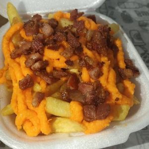 imagem do produto Fritas P c/ cheddar e bacon 🥓 