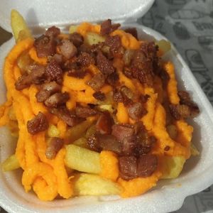 imagem do produto Fritas P c/ Cheddar e Bacon 🥓 