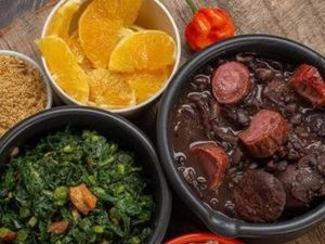 imagem do produto Feijoada completa (acompanha arroz, couve com bacon, farofa e vinagrete)