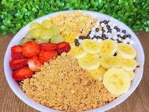 imagem do produto Açaí na marmita de 300ml com 5 acompanhamentos grátis.