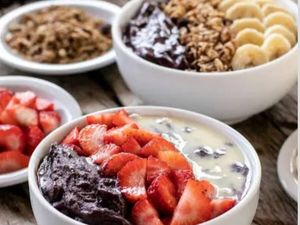 imagem do produto Combo família 2 açaí de 300ml + 2 açaí de 500ml com 5 acompanhamentos grátis.