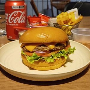 imagem do produto 01 - B. Tradicional + Fritas + Refri 350ml