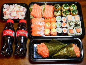 imagem do produto Combo Completo 40 Peças + 02 Temaki Salmão completo + 02 Coca-Cola 200ml e 01 Porção de Ceviche 100g