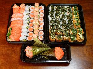 imagem do produto Combo Familia + 02 Temaki Salmão completo