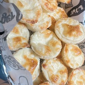 imagem do produto EMPADINHA DE QUEIJO (10 UNIDADES)