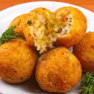 imagem do produto 10 UNIDADES (BOLINHO DE BACALHAU)