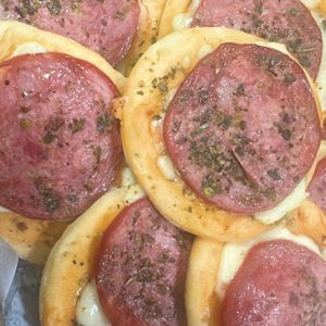imagem do produto MINI PIZZA DE CALABRESA (10 UNIDADES)