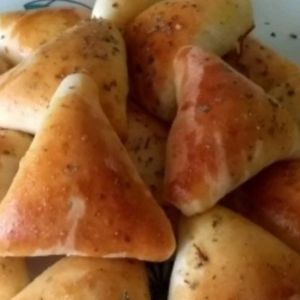 imagem do produto ESFIHA DE FRANGO COM REQUEIJÃO 