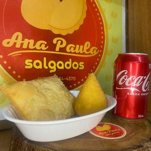 imagem do produto KIT PASTEL + COXINHA + COCA COLA LATA 350ML