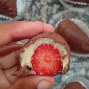 imagem do produto Bombom de morango trufado ( unitário)