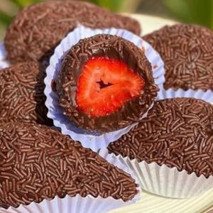imagem do produto Coxinha de morango - brigadeiro 