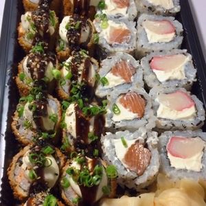 imagem do produto 10 hot 5 uramak Kani 5 uramak salmão 
