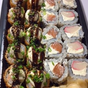 imagem do produto 10 hot 5 uramak Kani 5 uramak salmão