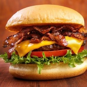 imagem do produto 02 Burguers Bacon + Refrigerante 600ml 