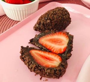 imagem do produto Coxinha brigadeiro com morango (brigadeiro com morango)