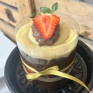 imagem do produto Mini comemore ninho com Nutella e morango  