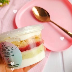 imagem do produto Bolo no Pote Pistache e geleia de frutas vermelhas 