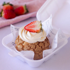 imagem do produto Choux Cream de Ninho c/ Morango