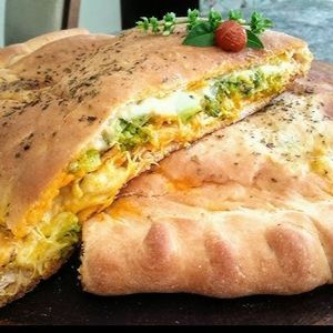 imagem do produto CALZONE FRANGO AO CATUPIRY