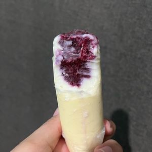 imagem do produto Limão com frutas vermelhas e chocolate branco 