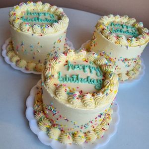 imagem do produto BOLO PETIT(6/8 FATIAS)